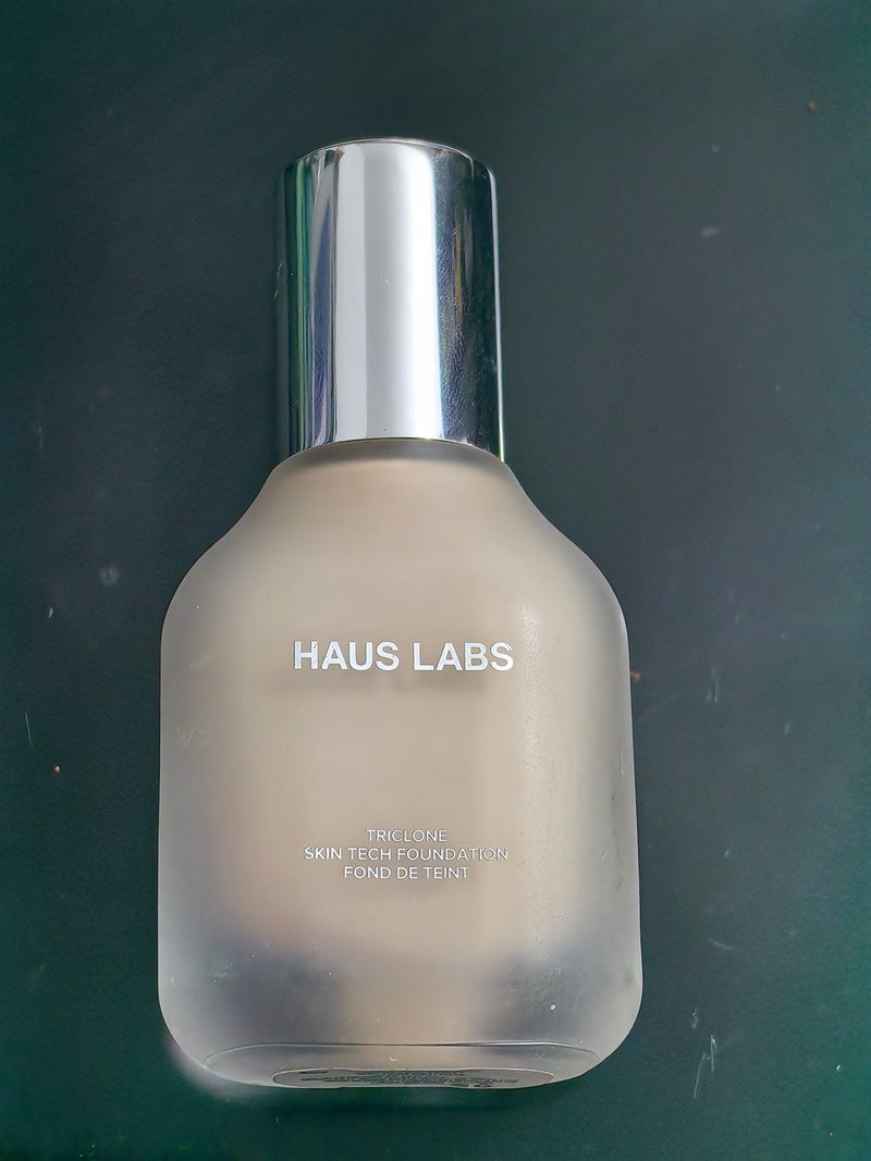 TONO 040 NO CAJA Triclone Skin Tech Medium Coverage Foundation - Haus Labs