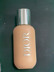 2W0 NO CAJA Dior Backstage Face & Body Foundation (copia)