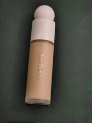 TONO 210N RARE BEAUTY liquid touch weightless foundation (base de maquillaje)